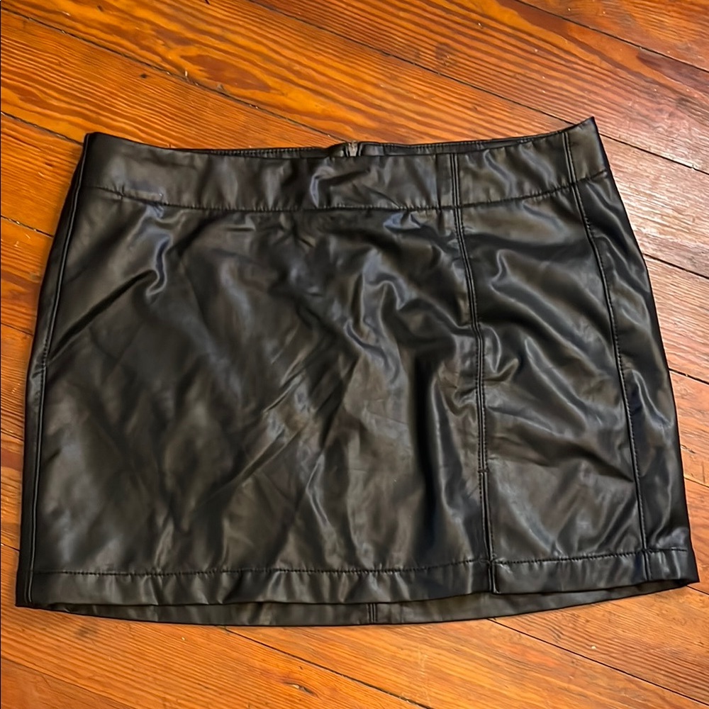 American Eagle Black Faux Leather Mini Skirt Night Out Essential